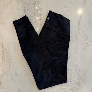 Lululemon black camo 28" leggings (LIKE NEW)